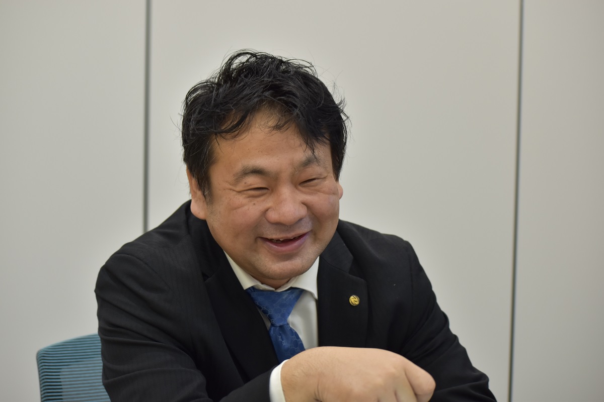 服部泰隆氏